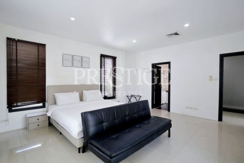 Casa de 3 dormitorios en Pattaya, Tailandia № 202385 - foto 11