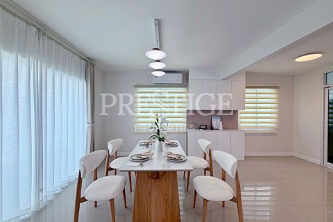 Casa de 3 dormitorios en Pattaya, Tailandia № 202382 - foto 5