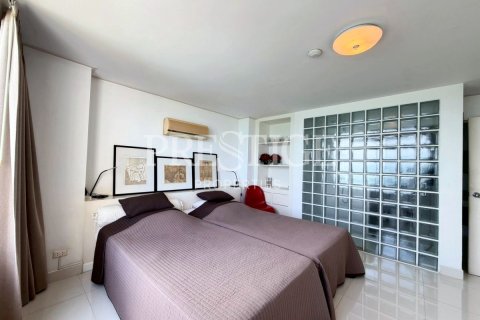 Condominio de 3 dormitorios en Pattaya, Tailandia № 202380 - foto 12