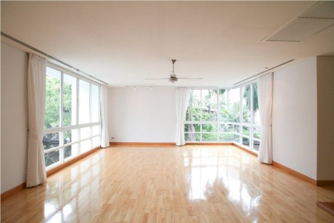 Casa de 4 dormitorios en Bangkok, Tailandia № 180952 - foto 6