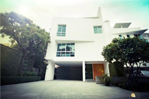 Casa de 4 dormitorios en Bangkok, Tailandia № 180952 - foto 3