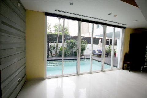 Casa de 4 dormitorios en Bangkok, Tailandia № 180952 - foto 4