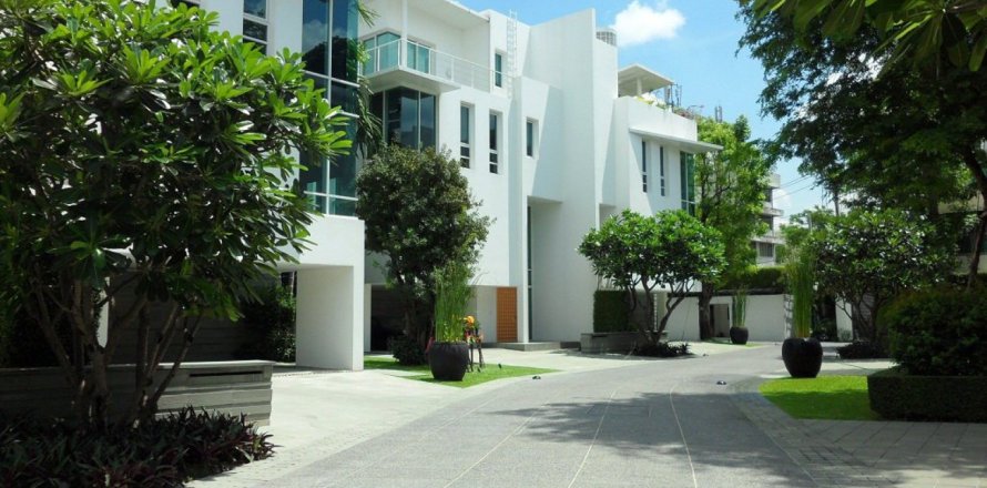 Casa de 4 dormitorios en Bangkok, Tailandia № 180952