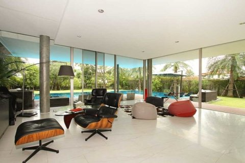 Casa de 6 dormitorios en Bangkok, Tailandia № 180948 - foto 5