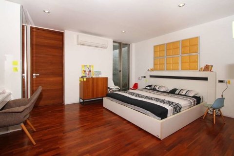 Casa de 6 dormitorios en Bangkok, Tailandia № 180948 - foto 12