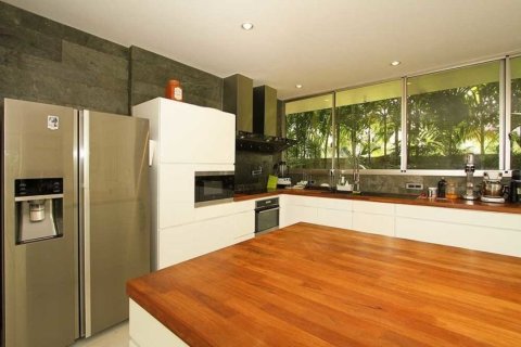Casa de 6 dormitorios en Bangkok, Tailandia № 180948 - foto 8
