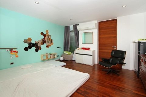 Casa de 6 dormitorios en Bangkok, Tailandia № 180948 - foto 13