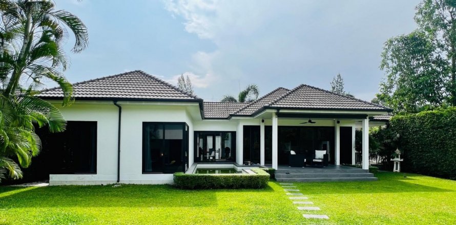Casa de 3 dormitorios en Bang Lamung, Tailandia № 68570
