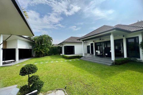 Casa de 3 dormitorios en Bang Lamung, Tailandia № 68570 - foto 2