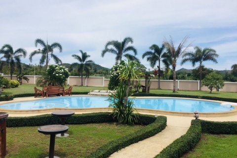 Chalet de 6 dormitorios en Hua Hin, Tailandia № 139928 - foto 13