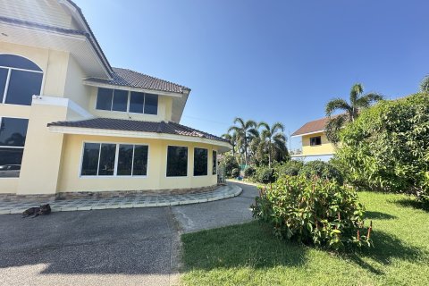 Chalet de 6 dormitorios en Hua Hin, Tailandia № 139928 - foto 23