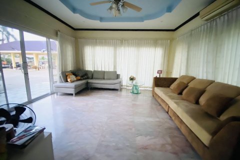 Chalet de 6 dormitorios en Hua Hin, Tailandia № 139928 - foto 6
