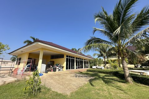 Chalet de 6 dormitorios en Hua Hin, Tailandia № 139928 - foto 27