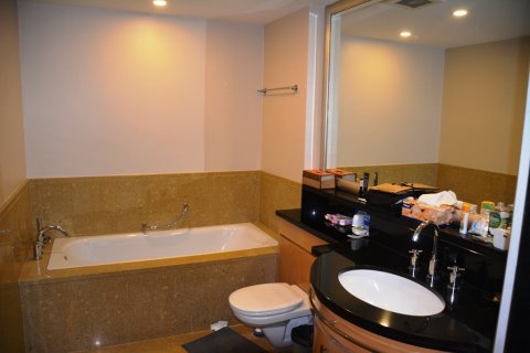 Condominio de 2 dormitorios en Bangkok, Tailandia № 66899 - foto 14