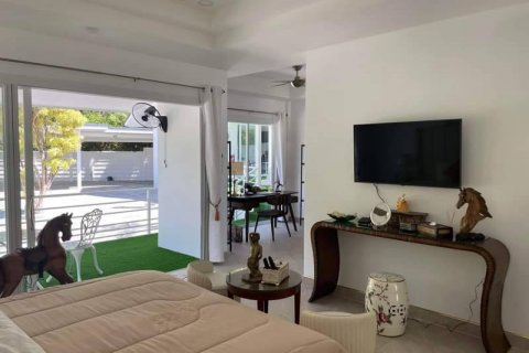 Chalet de 5 dormitorios en Rawai, Tailandia № 133822 - foto 14