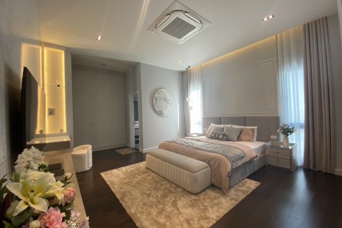Chalet de 4 dormitorios en Bangkok, Tailandia № 133826 - foto 5