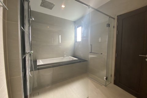 Chalet de 4 dormitorios en Bangkok, Tailandia № 133826 - foto 12