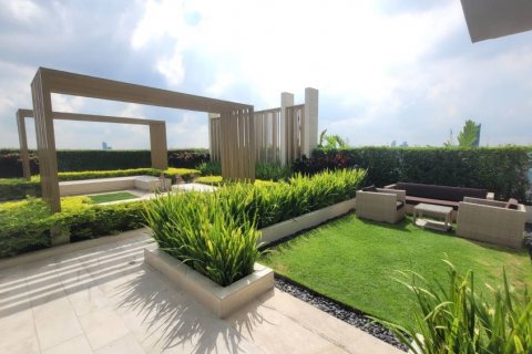 Condominio de 2 dormitorios en Khlong Toei, Bangkok, Tailandia № 133821 - foto 30