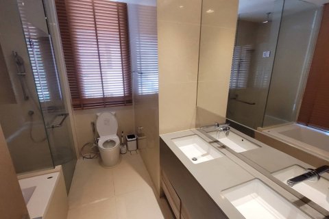 Condominio de 2 dormitorios en Khlong Toei, Bangkok, Tailandia № 133821 - foto 11