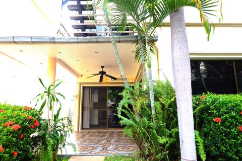 Studio on Jomtien Beach, Pattaya, Thailand № 160968