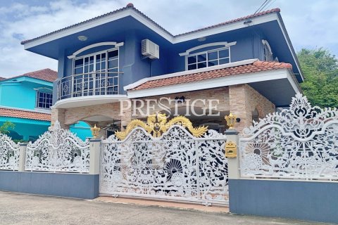 House in Pattaya, Thailand 4 bedrooms № 198650
