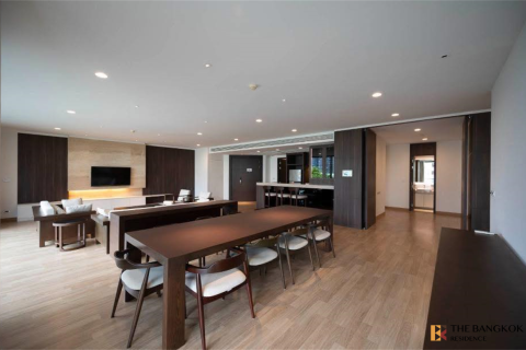 Condo in Bangkok, Thailand, 3 bedrooms № 186714 - photo 2