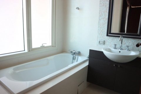 Condominio de 2 dormitorios en Khlong San, Bangkok, Tailandia № 136763 - foto 5