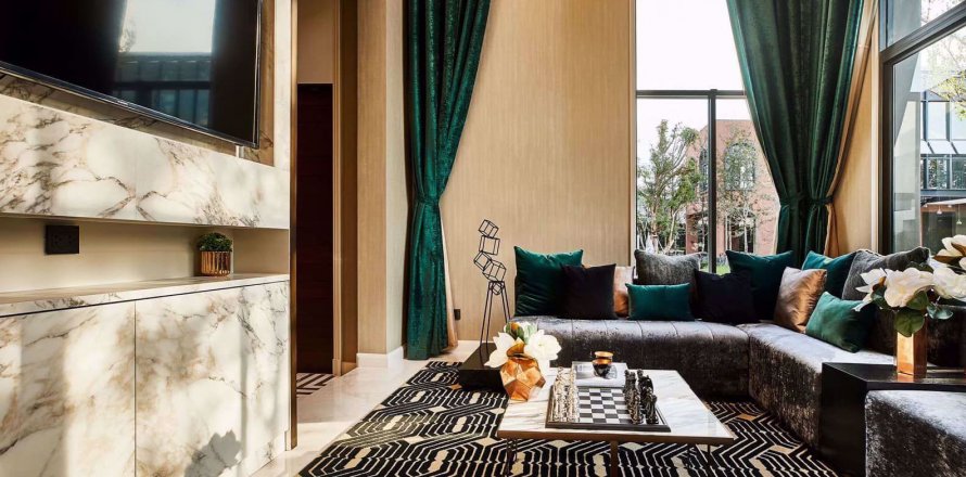 Haus in Phra Khanong, Bangkok, Thailand 4 Schlafzimmer № 47635