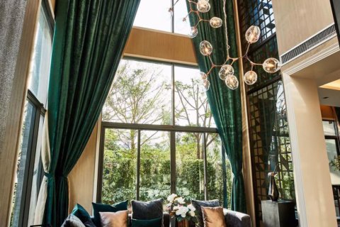 Haus in Phra Khanong, Bangkok, Thailand 4 Schlafzimmer № 47635 - Foto 2