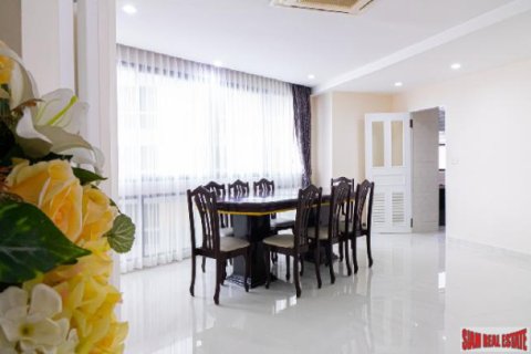 Apartamento de 3 dormitorios en Bangkok, Tailandia № 203252 - foto 4