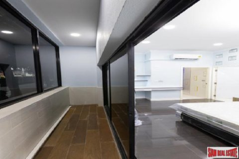Apartamento de 2 dormitorios en Bangkok, Tailandia № 203254 - foto 3