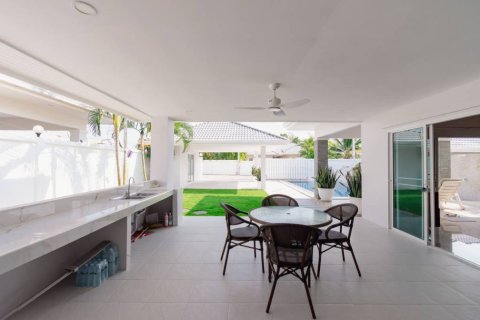 Chalet de 3 dormitorios en Hua Hin, Tailandia № 158912 - foto 6