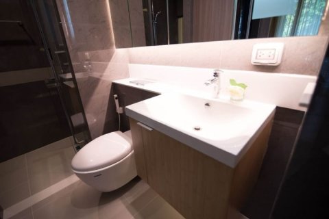 Condominio de 1 dormitorio en Watthana, Bangkok, Tailandia № 200667 - foto 2