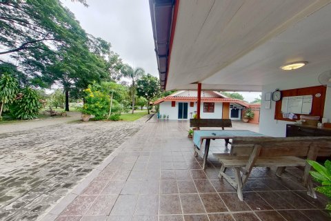 Chalet de 10 dormitorios en Hang Dong, Tailandia № 167576 - foto 17