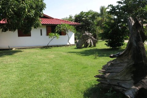 Chalet de 10 dormitorios en Hang Dong, Tailandia № 167576 - foto 4