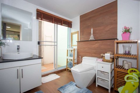 Casa de 3 dormitorios en Chiang Mai, Tailandia № 167144 - foto 15