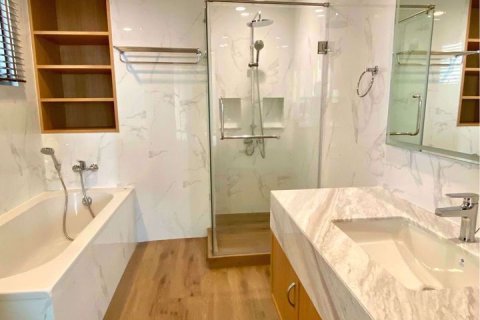 Condominio de 2 dormitorios en Pathum Wan, Bangkok, Tailandia № 47525 - foto 10