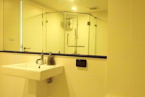 Condominio de 2 dormitorios en Bang Rak, Bangkok, Tailandia № 47527 - foto 2