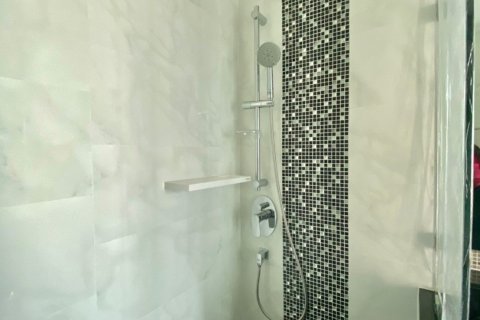 Condo in Watthana, Bangkok, Thailand, 3 bedrooms  № 133761 - photo 15