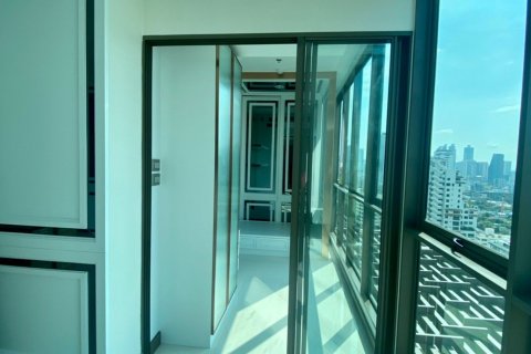 Condo in Watthana, Bangkok, Thailand, 3 bedrooms  № 133761 - photo 11