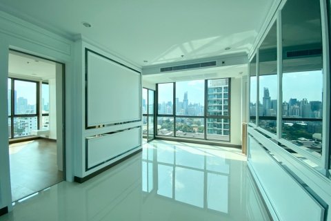 Condo in Watthana, Bangkok, Thailand, 3 bedrooms  № 133761 - photo 22
