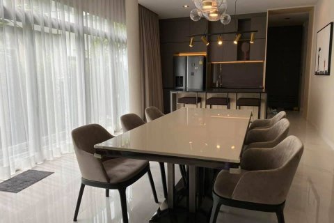 วิลล่าในประเวศ, กรุงเทพฯ, ประเทศไทย 5 ห้องนอน № 133763 - รูปถ่าย 6