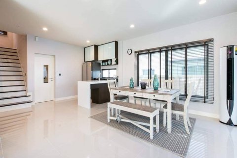 Chalet de 4 dormitorios en Bang Bon, Bangkok, Tailandia № 133765 - foto 15