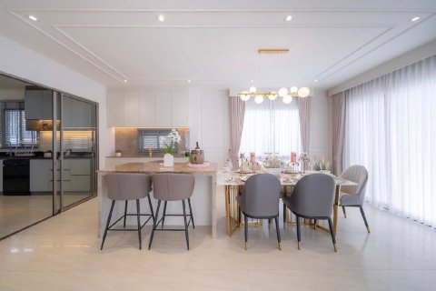 Chalet de 4 dormitorios en Pattaya, Tailandia № 172582 - foto 9