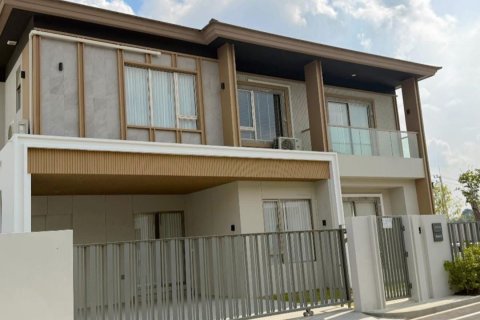 Villa in Pattaya, Thailand 4 bedrooms № 172582