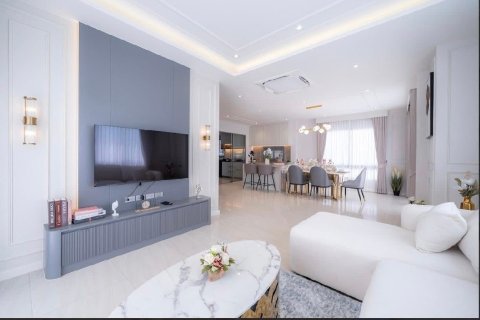 Chalet de 4 dormitorios en Pattaya, Tailandia № 172582 - foto 10