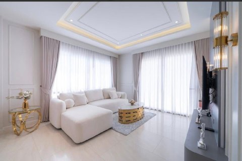 Chalet de 4 dormitorios en Pattaya, Tailandia № 172582 - foto 18