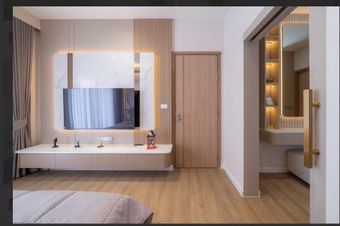 Chalet de 4 dormitorios en Pattaya, Tailandia № 172582 - foto 15