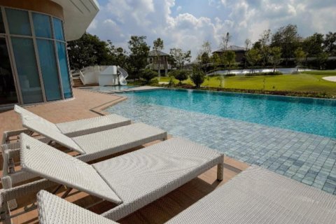 Chalet de 4 dormitorios en Pattaya, Tailandia № 172582 - foto 3