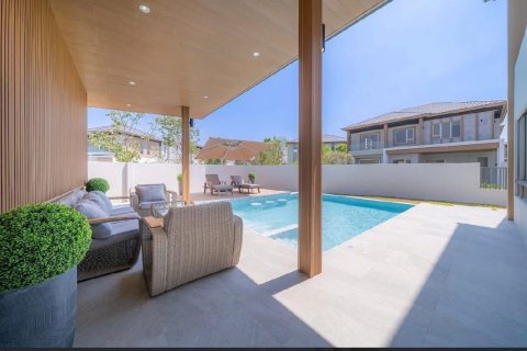 Chalet de 4 dormitorios en Pattaya, Tailandia № 172582 - foto 4